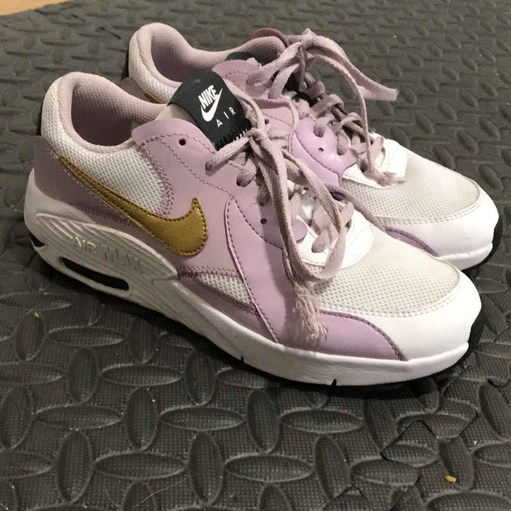 Nikes air max size 5y woman’s 6